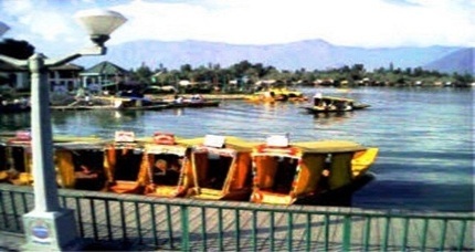 dal lake shikara